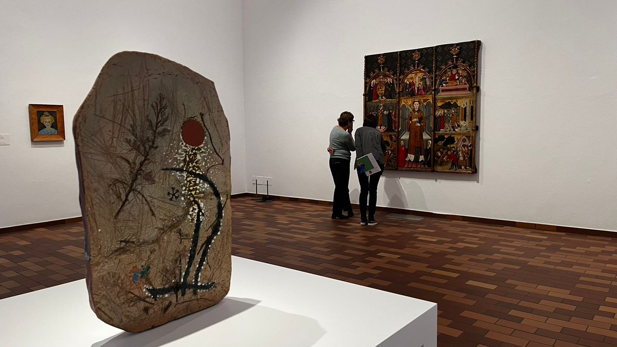 🖼️ Aquests dies, si aneu a la @fundaciomiro hi veureu el retaule de Sant Esteve, de Jaume Serra, que hi hem prestat. Què hi fa?
🖌️ Destaca per la seva influència en la trajectòria de #JoanMiró, un diàleg permanent entre tradició i avantguarda.