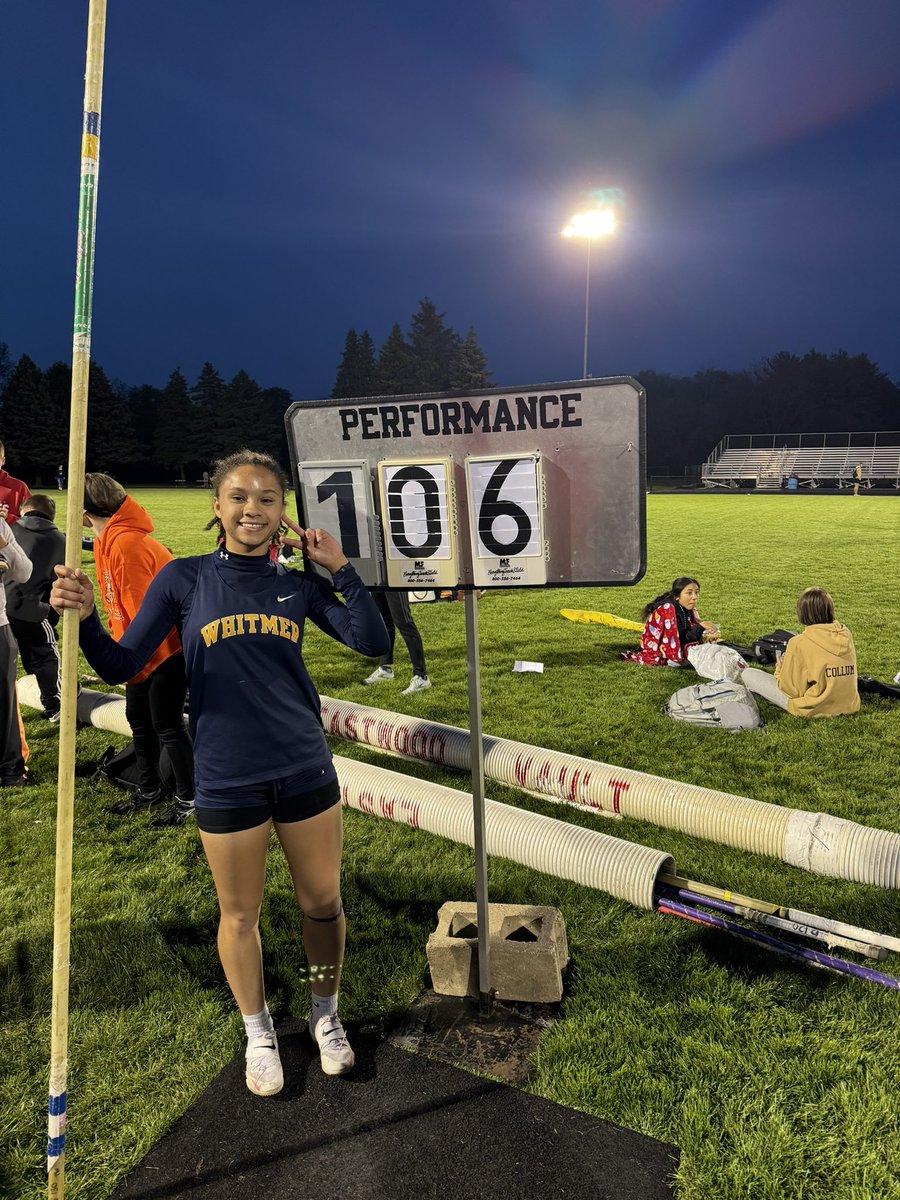 Monster meet for these vaulters last night at the Eastwood JV invite! Both win the vault competition with big pr bars. Audri Scott captures the girls title clearing 10’6” (now the 2nd best jump in the NLL) while Drew Evearitt wins the boys title going 11’6”.