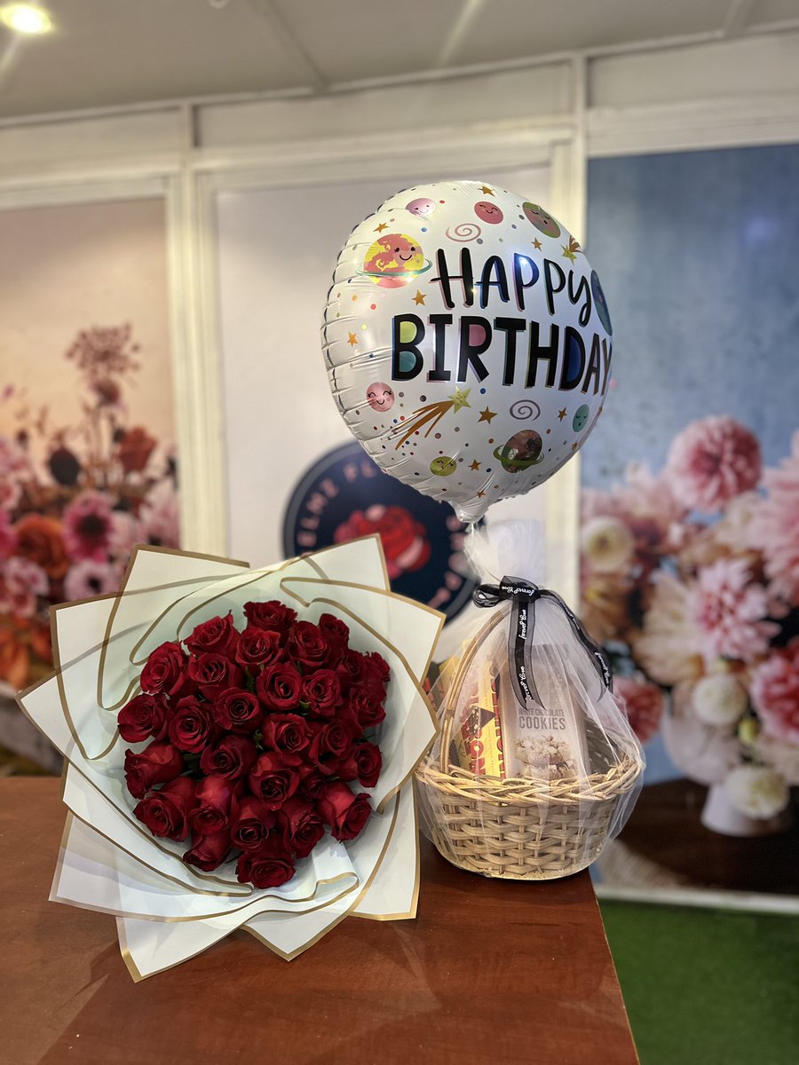 Roses for the birthday girlie.
A perfect gift.

Click the link on our bio to order now for fast response and delivery.
#thelmzflowershop #flowershop #floristshop #freshflowers