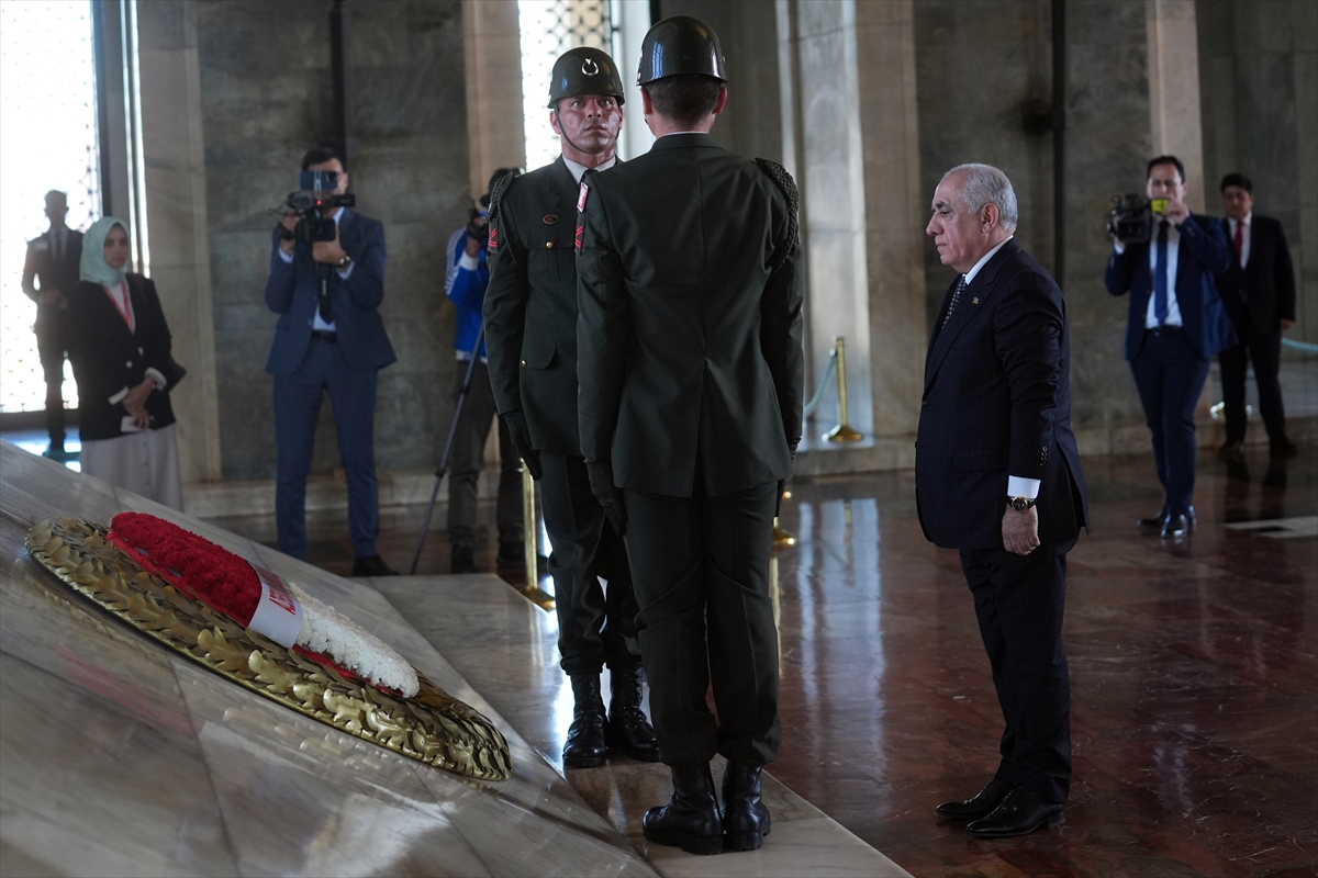 Azerbaycan Başbakanı Ali Asadov, Anıtkabir'i ziyaret etti.