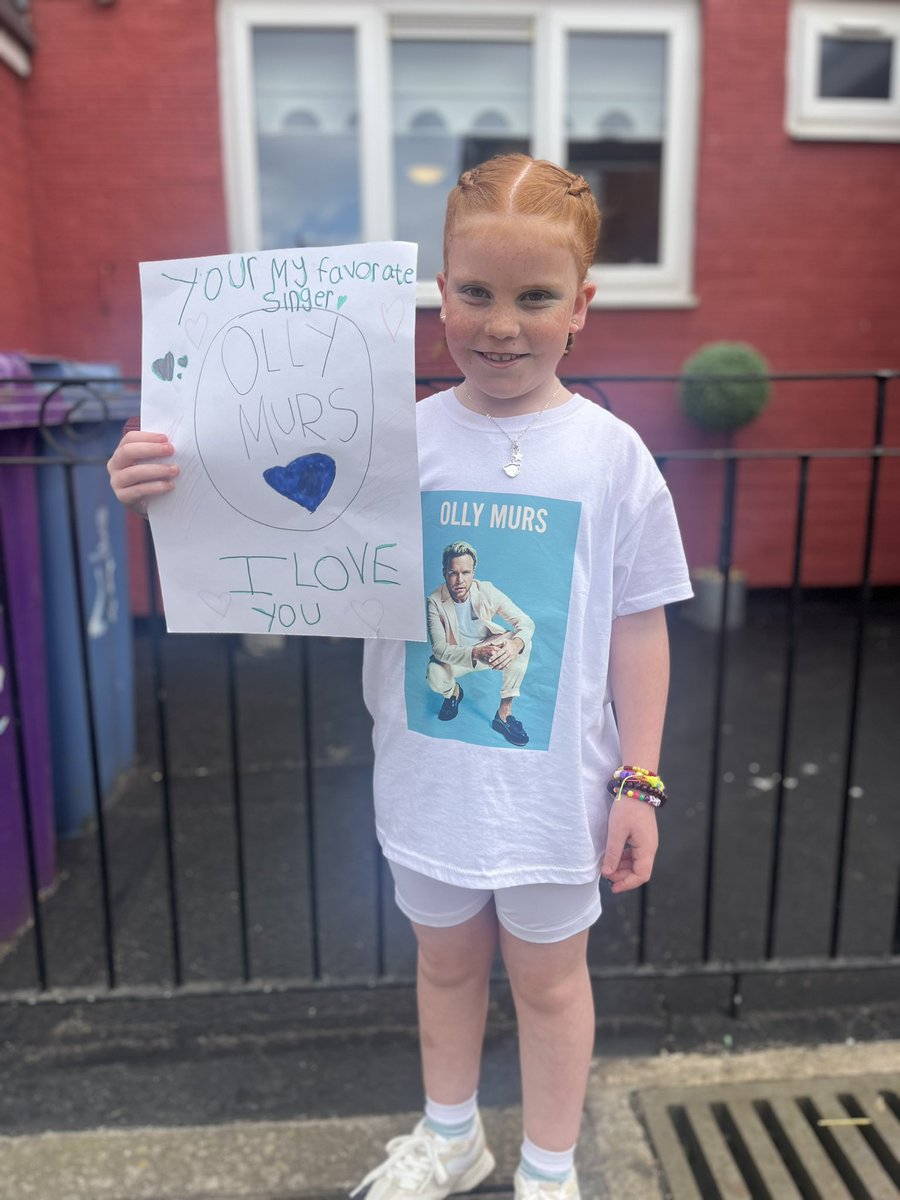 Hey @ollymurs we’re on route to see you!!! So excited. 
Look out for us - We are further back in the arena then originally booked but we don’t care! As long as we see you tonight 💃 lots of love from your littlest fan Paisley 🩷