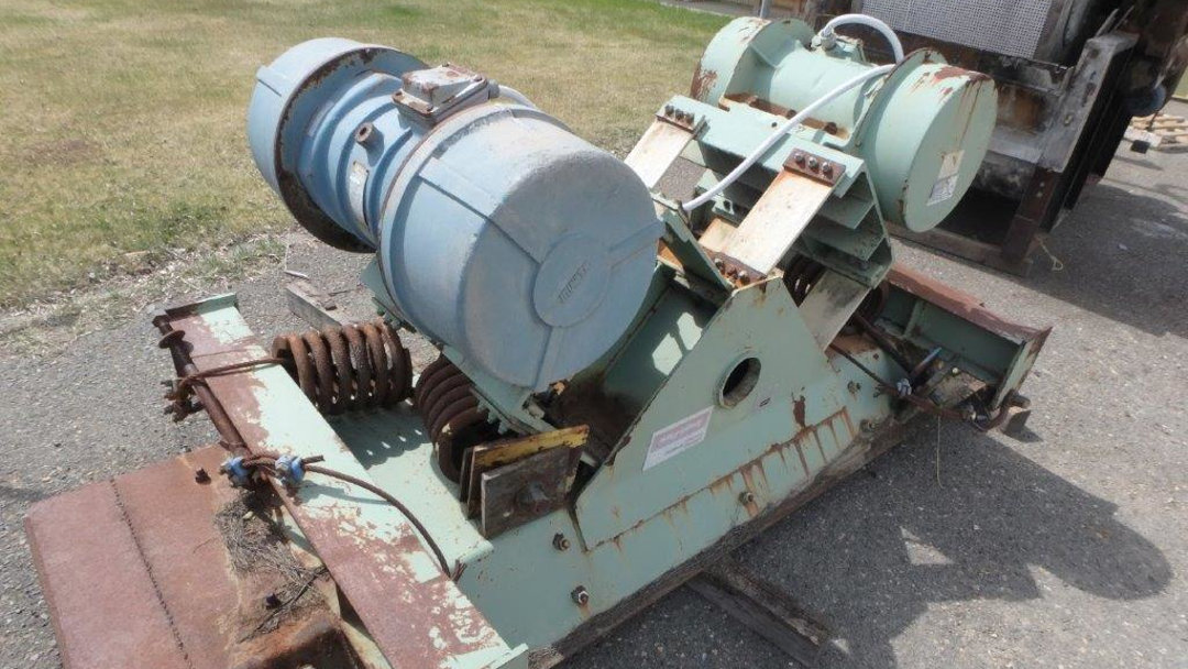 Carrier Vibrating Pan Feeder - 2 x 9 ft
ID: C1154
In stock now at Nelson Machinery!
sbee.link/jh7un64kfd
Equip yourself with the gold standard.
 #mining #mineralprocessing #miningequipment #usedequipment #miningindustry #equipmentforsale