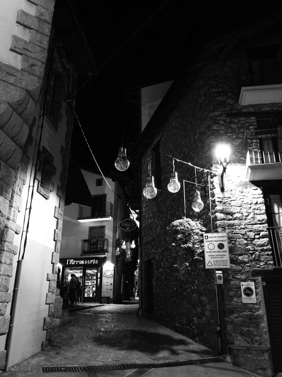 Arrosseria...Andorra #andorralavella #valira #escaldes #andorra #principatdandorra #païsoscatalans #catalunya #landscapephotography #landscape #landscapes #landscape_captures #landscape_lovers #streetstyle #streetsphotography #street #bnw #bnwphotography #bnwmood #bnw_greatshots