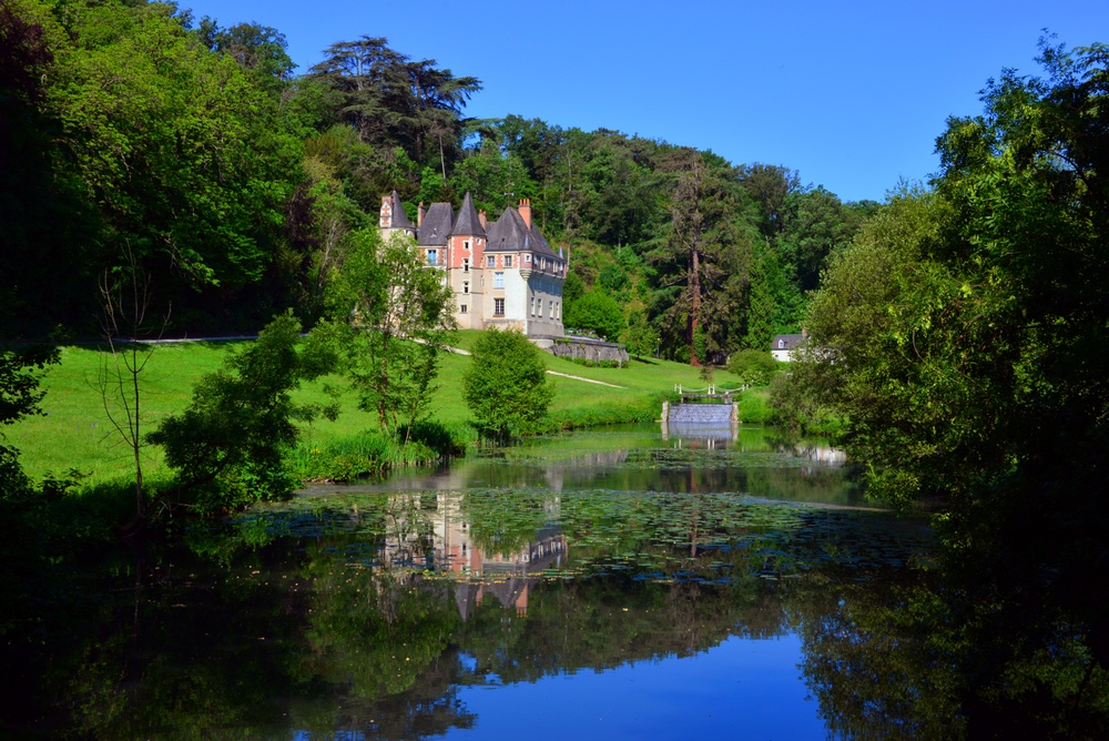 📌 A la découverte des communes du Val d’#Amboise, explorons aujourd’hui celle de Pocé-sur-Cisse. 🏞️ Outre le village, le #parc du Château de Pocé, ouvert au public, vous offre une #balade bucolique qui vaut le détour ! 📷 Blérot Photo #valdeloiretourisme #patrimoine #nature