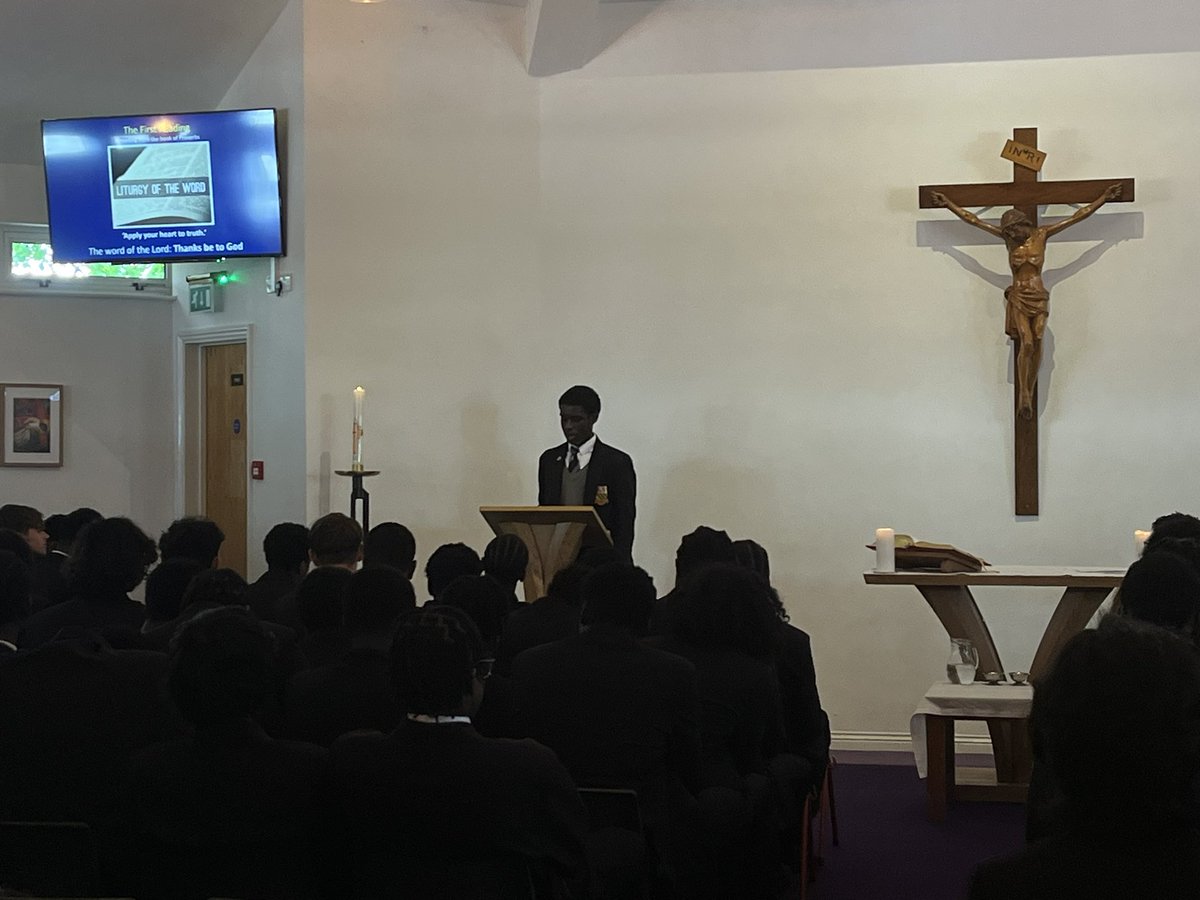 Our y11 students had their Mass of Inspiration in preparation for the upcoming GCSE exams. We hope it have them courage and peace about their exams! @EnfieldCouncil with the special visit from the @JesuitsBritain #amdg #examready #enfieldachievers #supportingyoungenfield