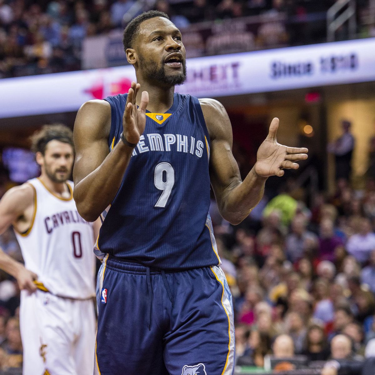 BREAKING: The Memphis Grizzlies are planning to retire Tony Allen’s jersey next season, per @DamichaelC