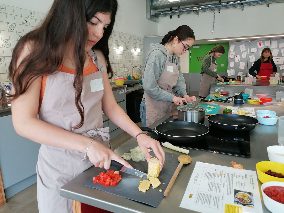 We have partnered with @vamuseum for Sketch, Share, Chop, and Chat; a family workshop combining drawing and cooking. Secure your spot for the event on Tuesday, 14th May from 4:00 pm to 6:00 pm! Reserve now buff.ly/3WrmJcc #cookerysession #vamuseum #eduction #nutrition