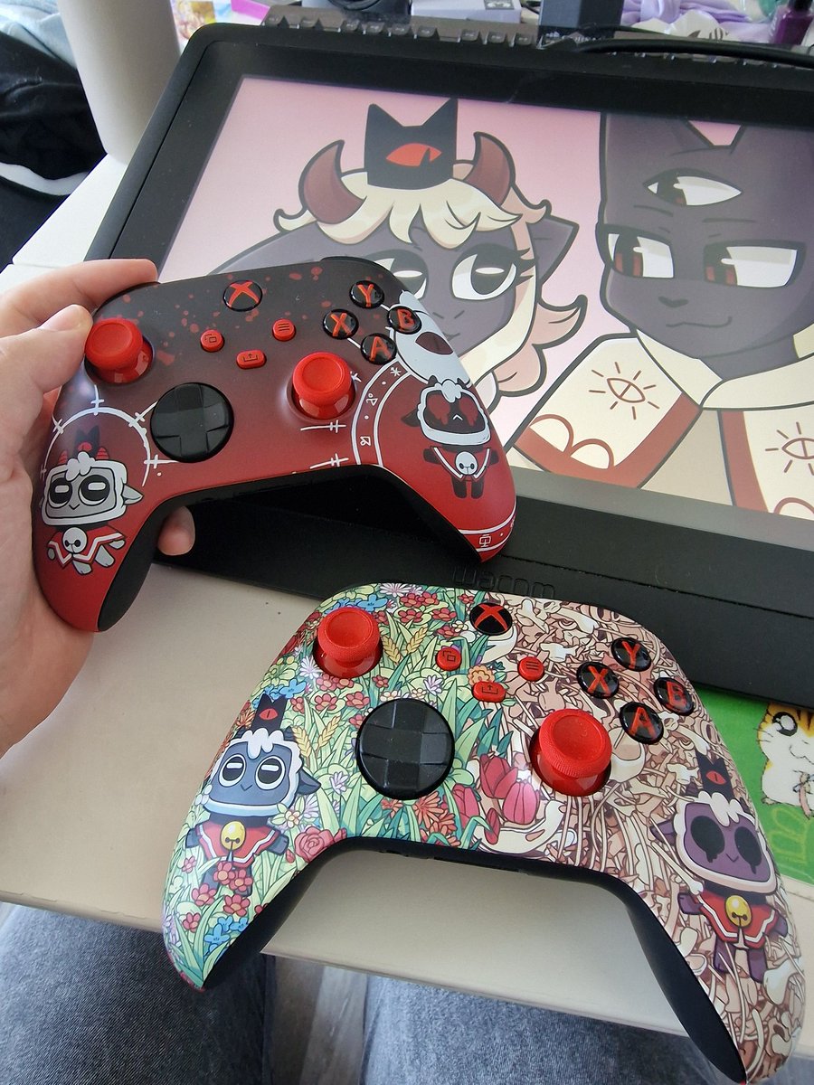 Look what came in
It the controller of the cult of the lamb
Im so happt with the two controllers there so pretty~♡