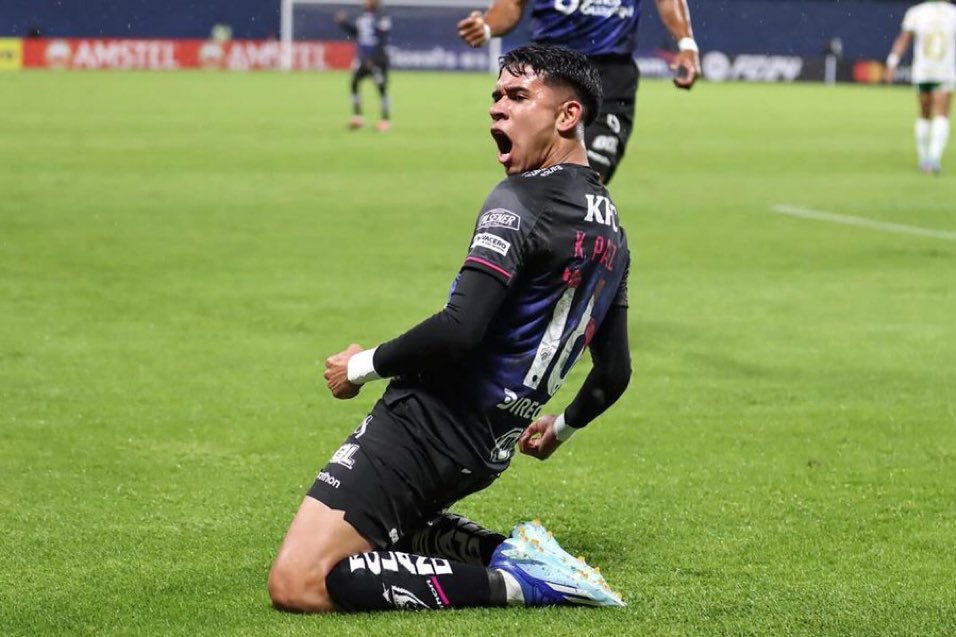 Kendry Paez : « J'essaie d'être titulaire, de marquer des buts, et de donner des passes décisives.

Je pense que l'entraînement quotidien, les matches de Pro League, les matches de Libertadores, vont m'amener à Chelsea de la meilleure façon possible. »

(Ecuavisa) #CFC