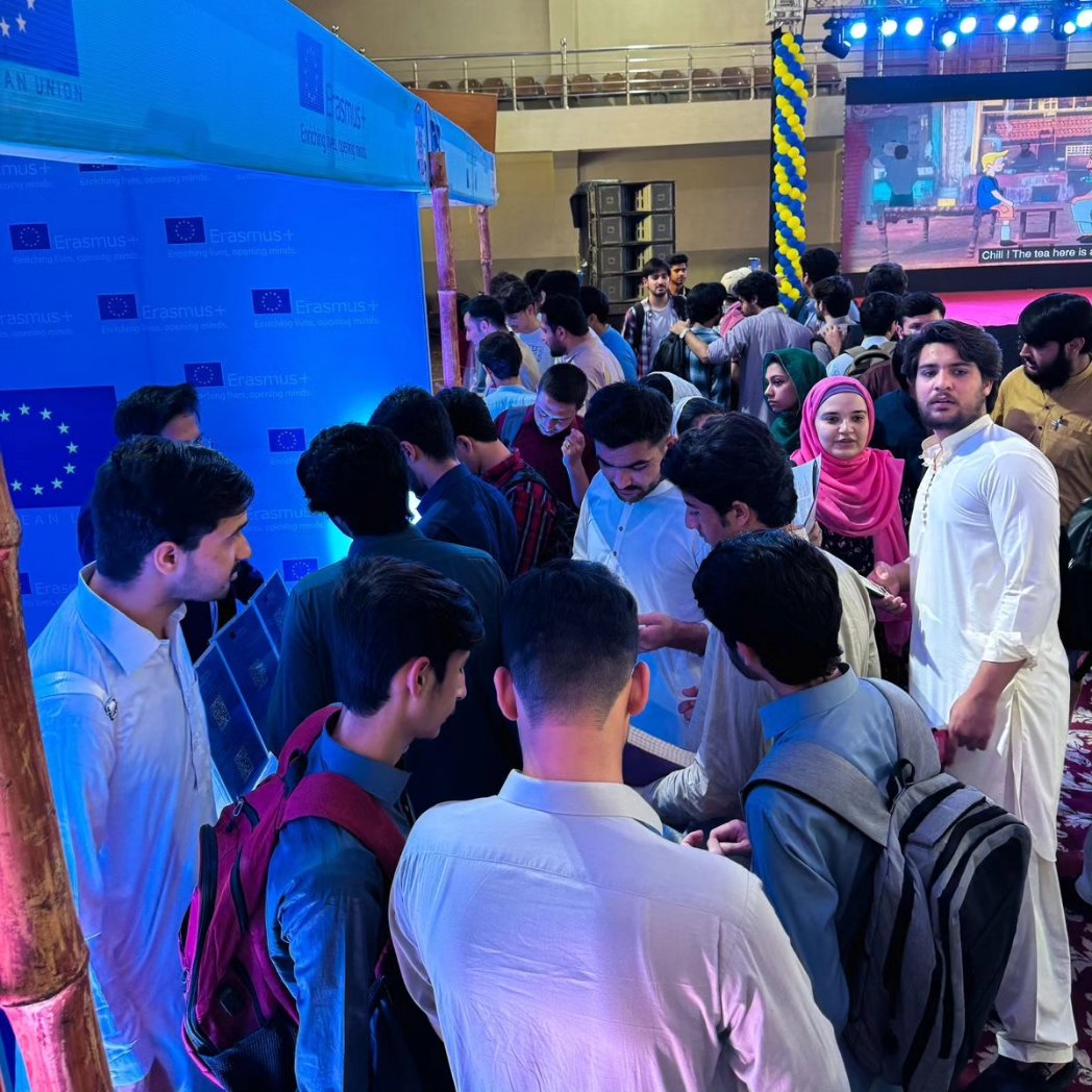 👋 Hello from Peshawar! 📍 #DostiTruck made its first stop at IMSciences Peshawar today. It was great to meet 🇵🇰 Pakistani youth and offer a window into the strong connection between the EU and Pakistan. #StrongerTogether 🇪🇺🤝🇵🇰