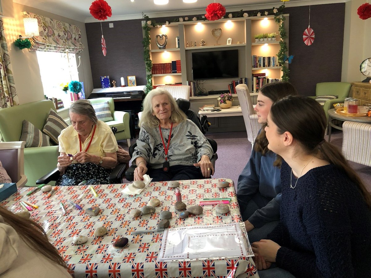 Recently Health and Social Care students took part in activities at Calway House with the residents. The residents got to express their creativity by making pompoms, planting sunflowers and painting pebbles. @SomersetCare