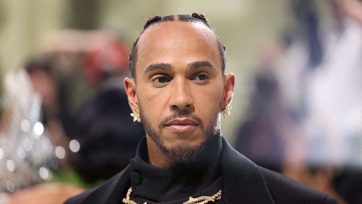 Lewis Hamilton hits Met Gala carpet in Burberry, racing to New York less than 24 HOURS after Miami Grand Prix trib.al/x0pbQwx