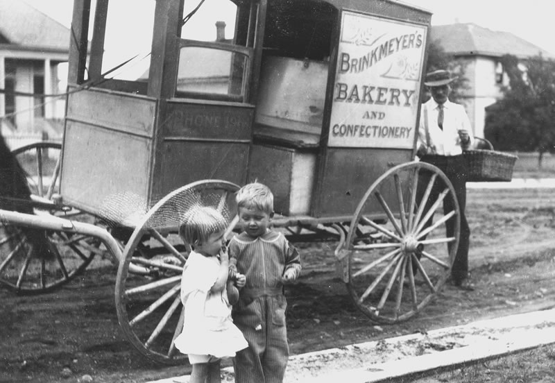 PIC OF THE DAY!
A couple of kids near the Brinkmeyer's Bakery & Confectionery Wagon circa 1900:  #PrescottAZHistory #PrescottAZ #OldPhoto #History