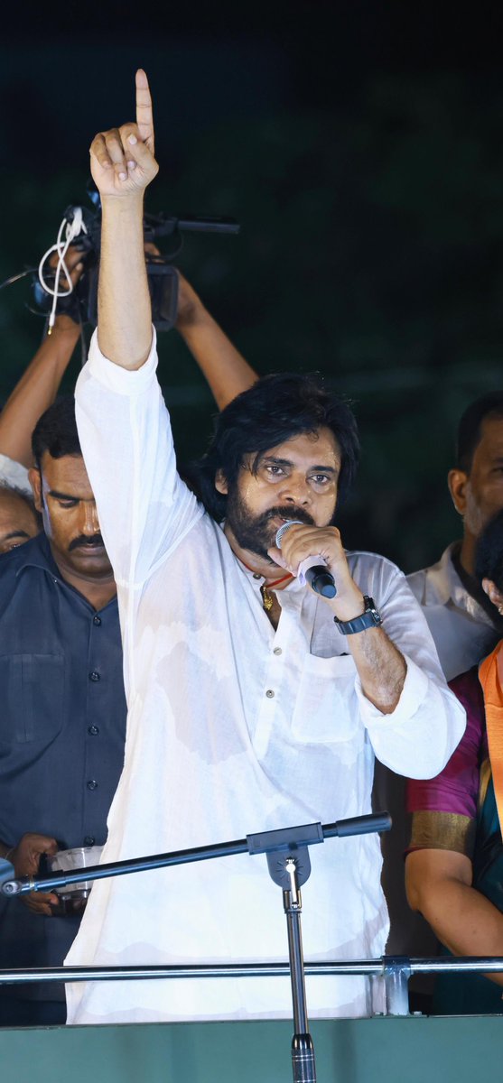 Tollywood Producers with @PawanKalyan Garu & @JanaSenaParty 

🔸 @MegaSuryaProd
🔸 @GeethaArts @GA2Official
🔸 @SitharaEnts
🔸 @DVVMovies 
🔸 @AmruthaProd 
🔸 @SVCCofficial 
Many others are not openly supporting but they are with @PawanKalyan garu with a Ray of Hope.…