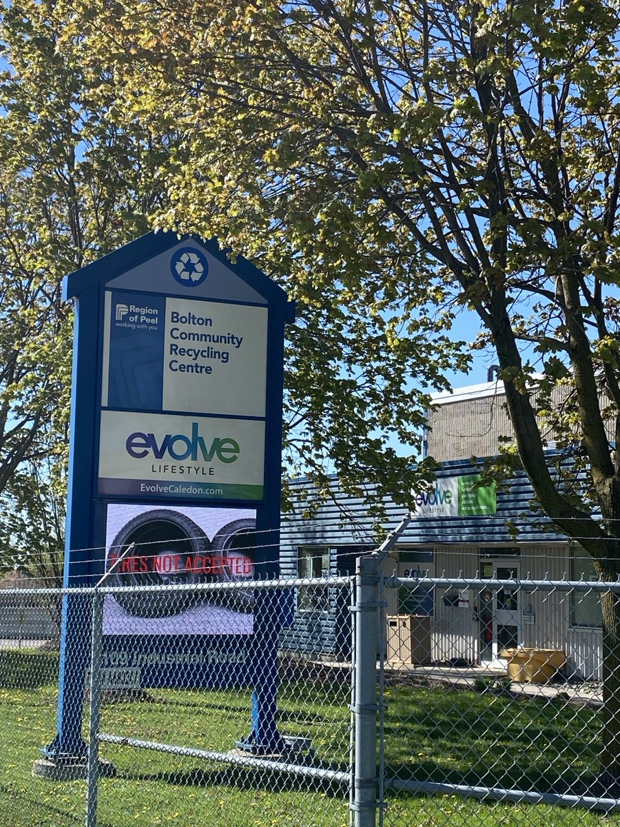 Had an opportunity to drop by ⁦@regionofpeel⁩ Bolton Community Recycling Centre today to say thanks to our team . Our CRCs are such a great service for our community and the planet !