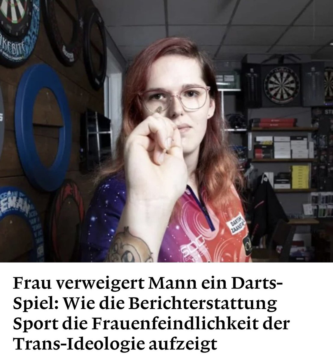 „Gestern schrieb die Bild dies in einem Artikel über Frauen-Dart: «Die dreimalige WM-Finalistin Deta Hedman (64) verweigert ein Spiel gegen die Transfrau van Leuven und sorgt damit für neue Brüche in der Welt des Frauen-Darts.»

Richtig müsste es heissen: «Die dreimalige…