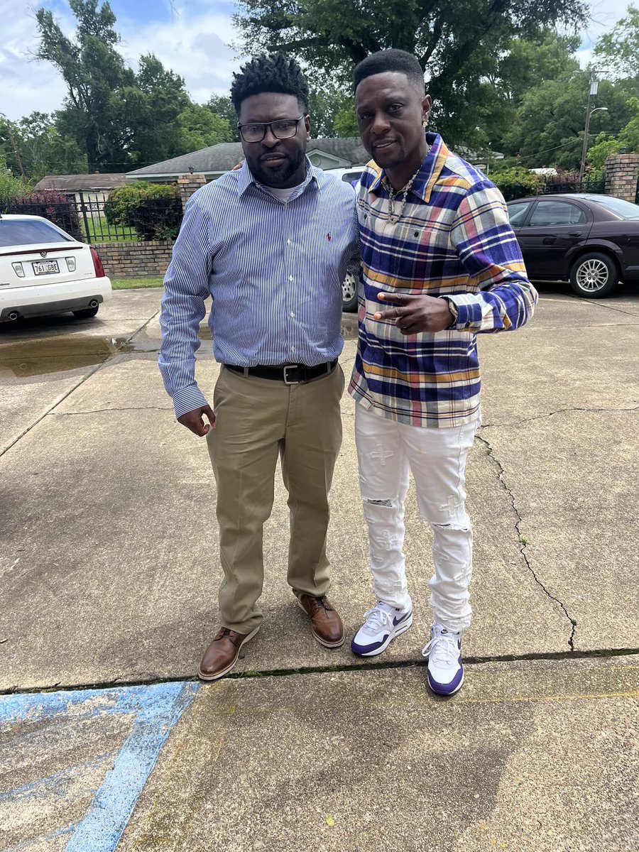 Boosie stops by Shreveport church after invite from member: tinyurl.com/3h8wy7wy?utm_s…