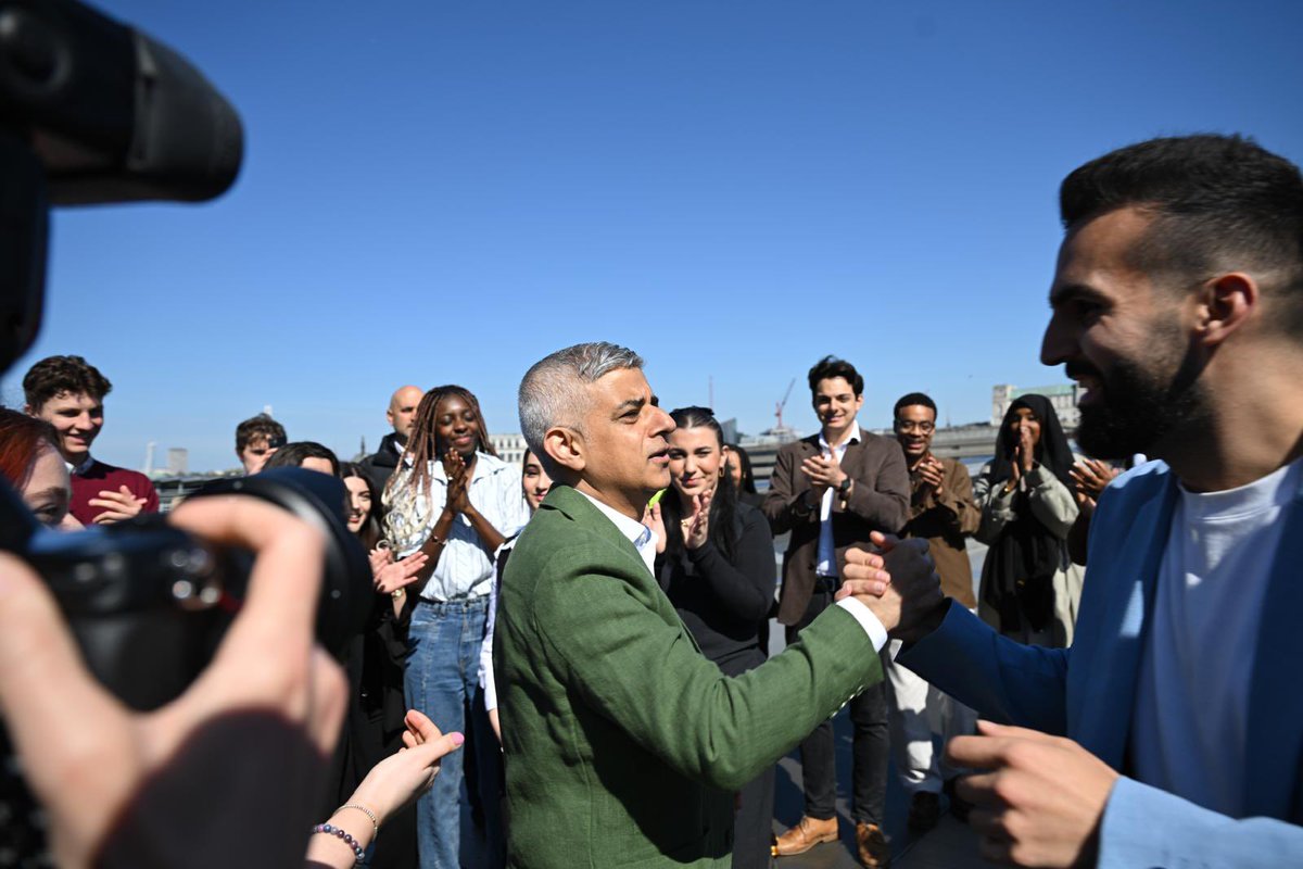 It was a huge honour to join my good friend @SadiqKhan at Tate this morning for his official signing-in ceremony to begin his historic third term as the Mayor of London.