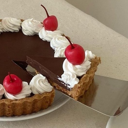 cherry chocolate tart 🍒