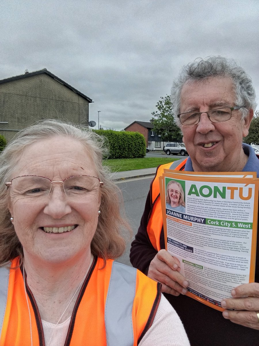 Another busy canvas in Ballincollig. People saying they'd run FFFG from the door but the Aontú message very welcome. #VótáilAontú #LE24