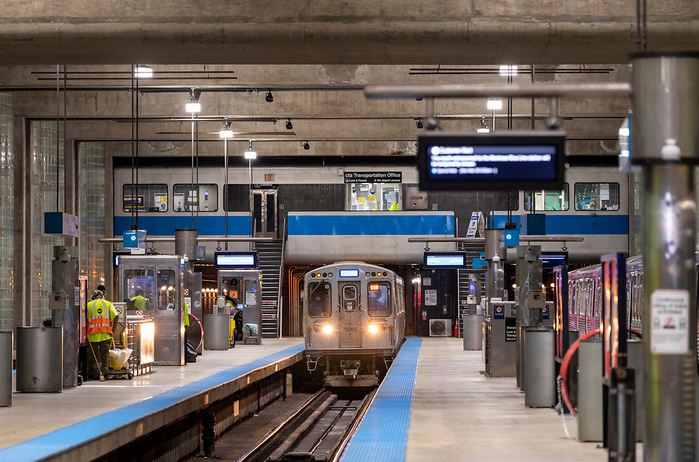 The @CTA Blue Line is an easy and economical way to get between O’Hare and downtown Chicago. The platform is located inside the airport and can be easily found by following the “Trains to the City” signage. bit.ly/2MaKGND