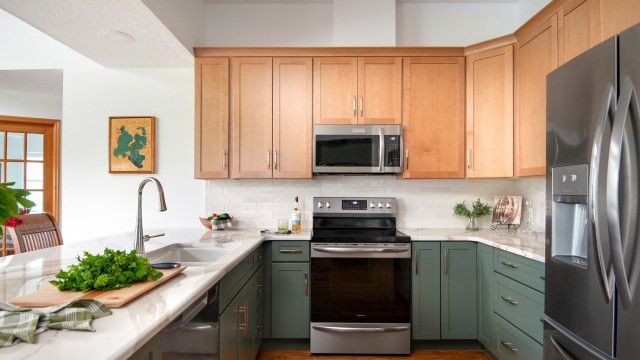 Kitchen of the Week: Wood and Green Cabinets Create a Warm Style

#thehelpfulrealtor
#realestate  #realtor #baltimorerealestate #reisterstown 
#baltimore  #maryland  #cummingsrealtors  #bestrealtor  
 houzz.com/magazine/kitch…