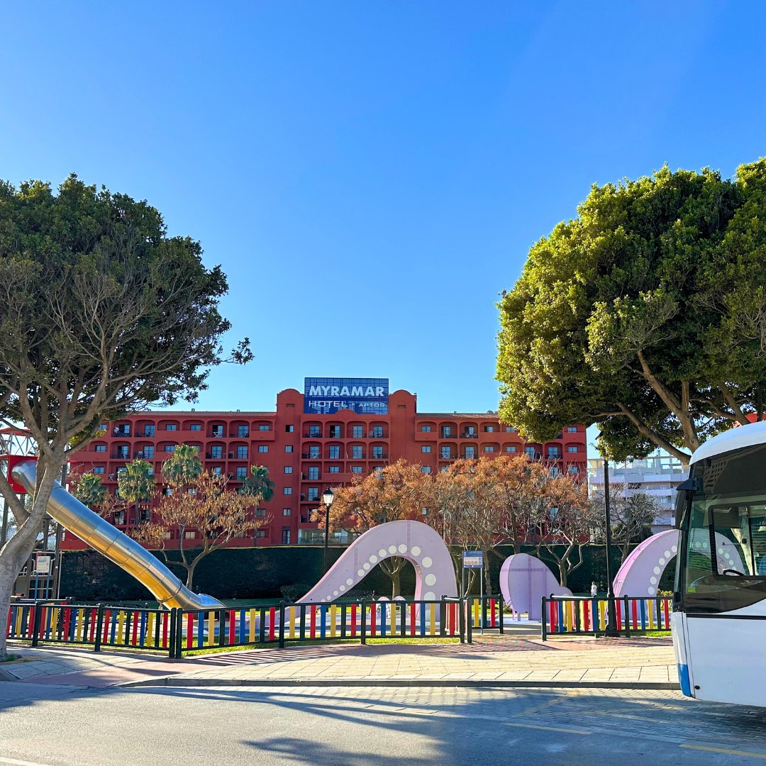 HotelMyramar's tweet photo. ¡Disfruta de la escapada perfecta para toda la familia en Hotel Myramar Fuengirola! 🥰 Rodeados de zonas verdes e infantiles, los más pequeños se divertirán cerca del mar con el clima de la Costa del Sol. Además, con una parada de autobús justo en frente, ¡explorar la ciudad y https://t.co/HFAt9mhp3D