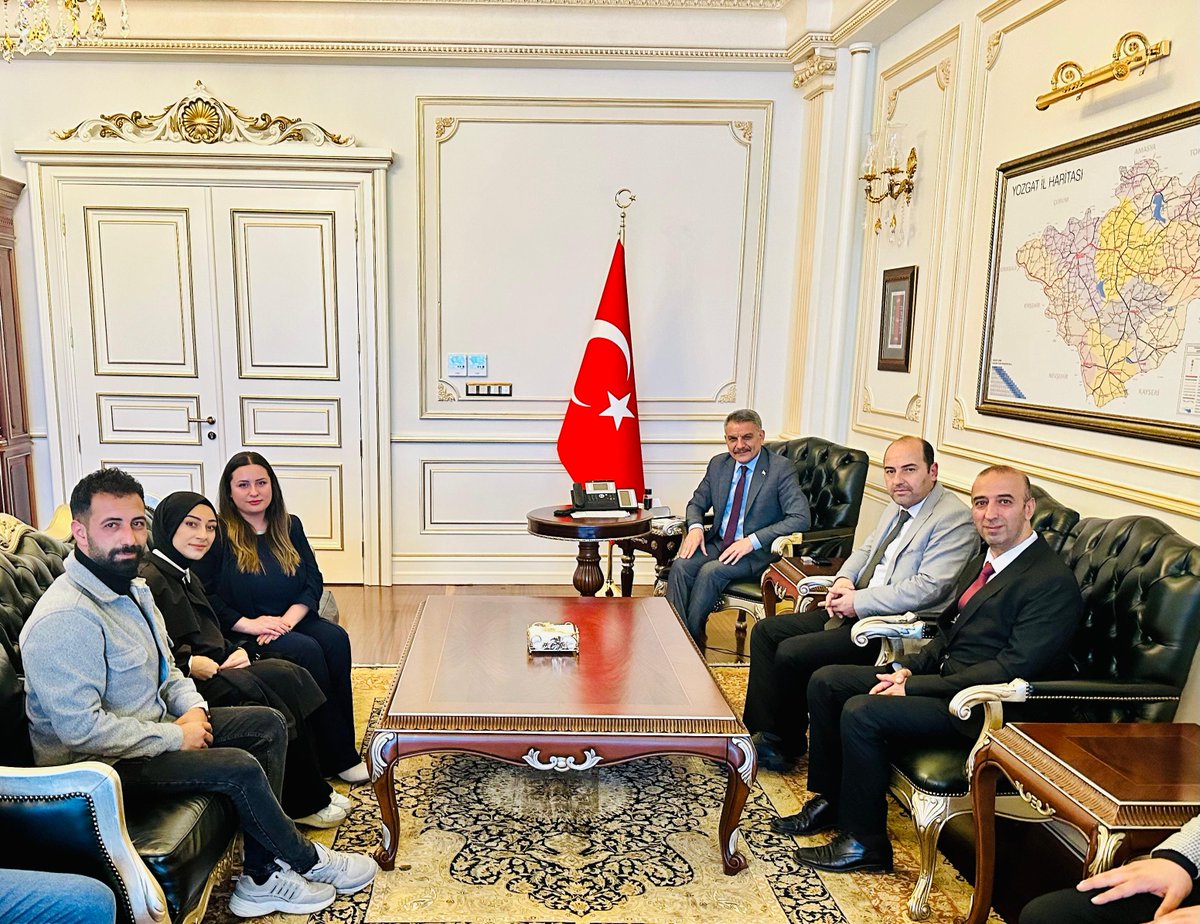 Türk Ocakları Yozgat Şube Başkanı Gökalp Çınarer ve yönetimi Valimiz Mehmet Ali Özkan’ı ziyaret etti. Valimiz Özkan, Başkan Çınarer ve yönetimine ziyaretlerinden dolayı teşekkür etti.
