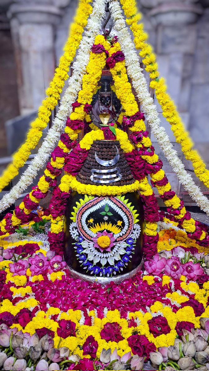 श्री अहल्याबाई मंदिर, प्रभासक्षेत्र - गुजरात (सौराष्ट्र) दिनांकः 07 मई 2024, चैत्र कृष्ण चतुर्दशी - मंगलवार सायं श्रृंगार 05242544 #ahilyabai_temple #mahadeva