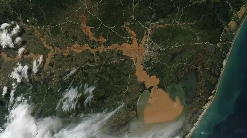 Uma imagem de satélite da enchente na região de  Porto Aelgre

É absurdo ver uma imagem dessa, MEU DEUS