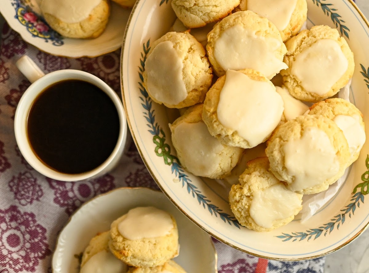 These easy keto cream cheese cookies are deliciously simple to make and have a tender soft-baked cookie texture that melts in your mouth.
#Keto #KetoLifestyle #fittoservegroup
fittoservegroup.com/keto-coconut-c…