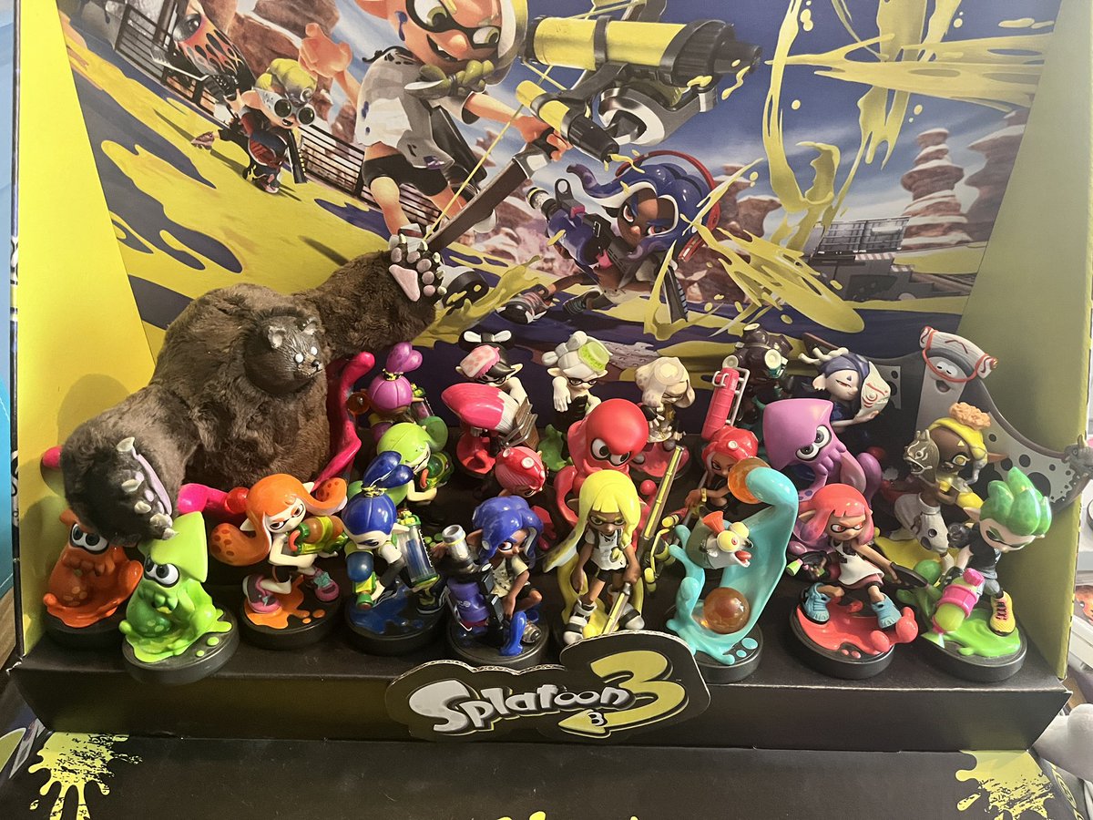 Finally acquired the Green Inkling Girl and Purple Inkling Boy #amiibo figures!! 💚💜
Thus meaning my #Splatoon amiibo collection is complete at long last!! 🔥🦑🐙
#Splatoon2 #Splatoon3