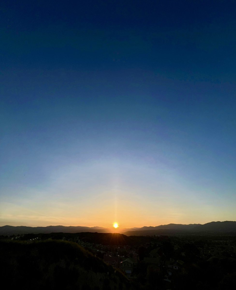 Good Morning From #SoCal!🌞 
#TuesdayMorning #Sunrise  #SunrisePhotography #Spring #Sky #SkyPhotography #May