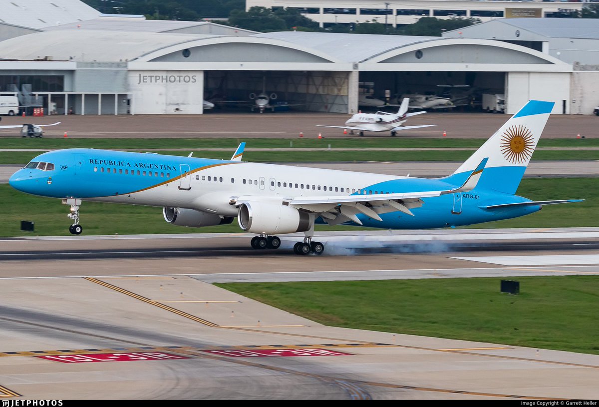 Hace minutos arribó a Aeroparque 🇦🇷 el Boeing 757-256 ARG-01 procedente de Los Angeles 🇺🇸 vía Lima 🇵🇪