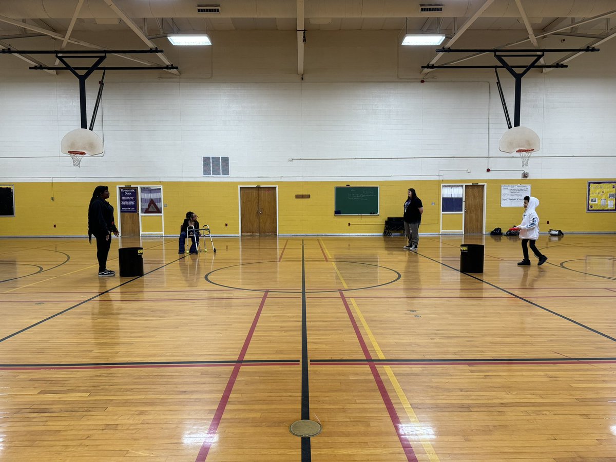 A couple of weeks ago, my IPE students participated in frisbee throwing during the “Levers, Force, Rotation, and Motion” unit.

Here, they’re playing @kanjam 🥏

#IPE #physed #frisbee @NNPSHPE @nnschools @SHAPE_America @OPENPhysEd @vahperd