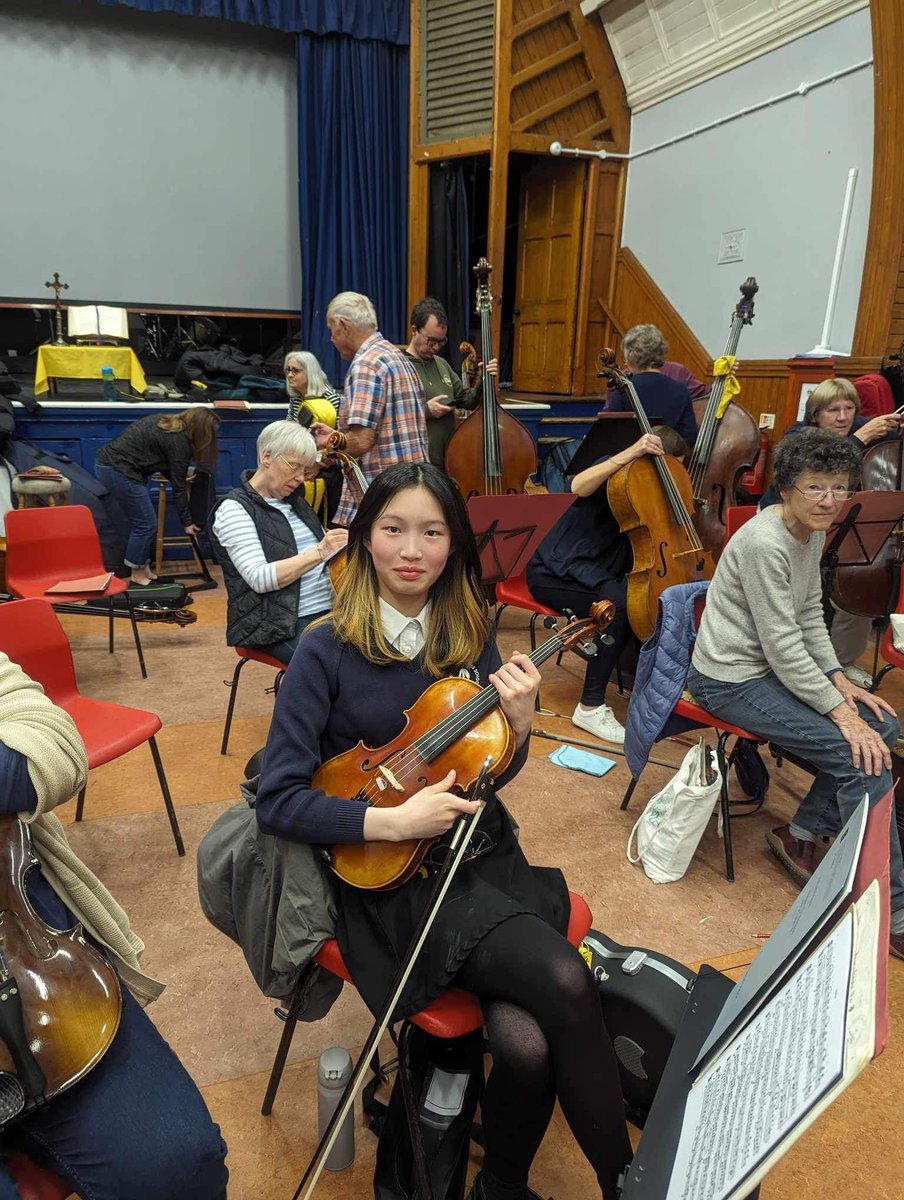 It was great to have so many fantastic young musicians take part in York Guildhall Orchestra’s Open rehearsal last week! 🎶 Included playing works of #humperdinck, #Elgar, #strauss and #dvorak as #YGO prepare for their upcoming concert on Sunday 19th May. Smiles all around 😁