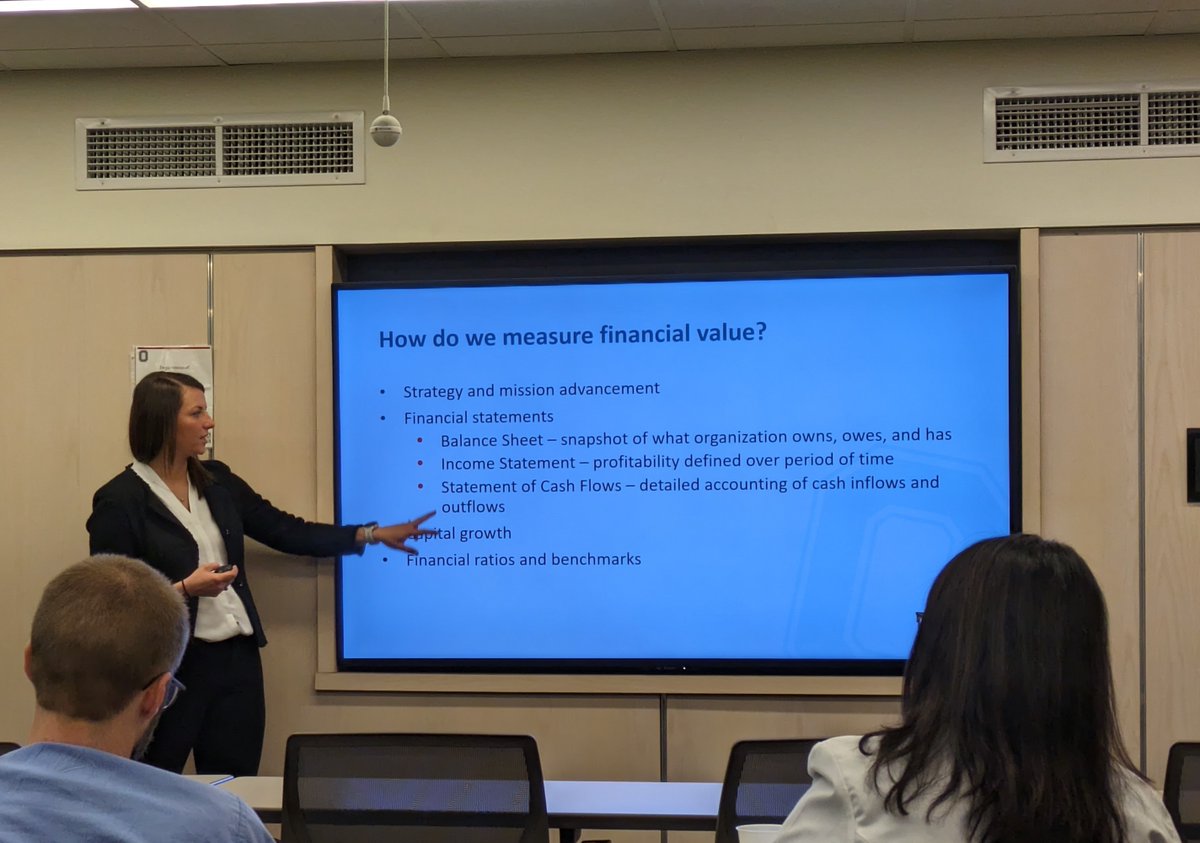 Great lecture on Healthcare Finance by our former dept admin @HillaryKummer hosted by @OSURadiology Women in Radiology. It was an excellent lecture emphasizing “no margin, no mission.” Also a big 👏 to her on winning a teaching award from @OSUPublicHealth! @OSUWexMed