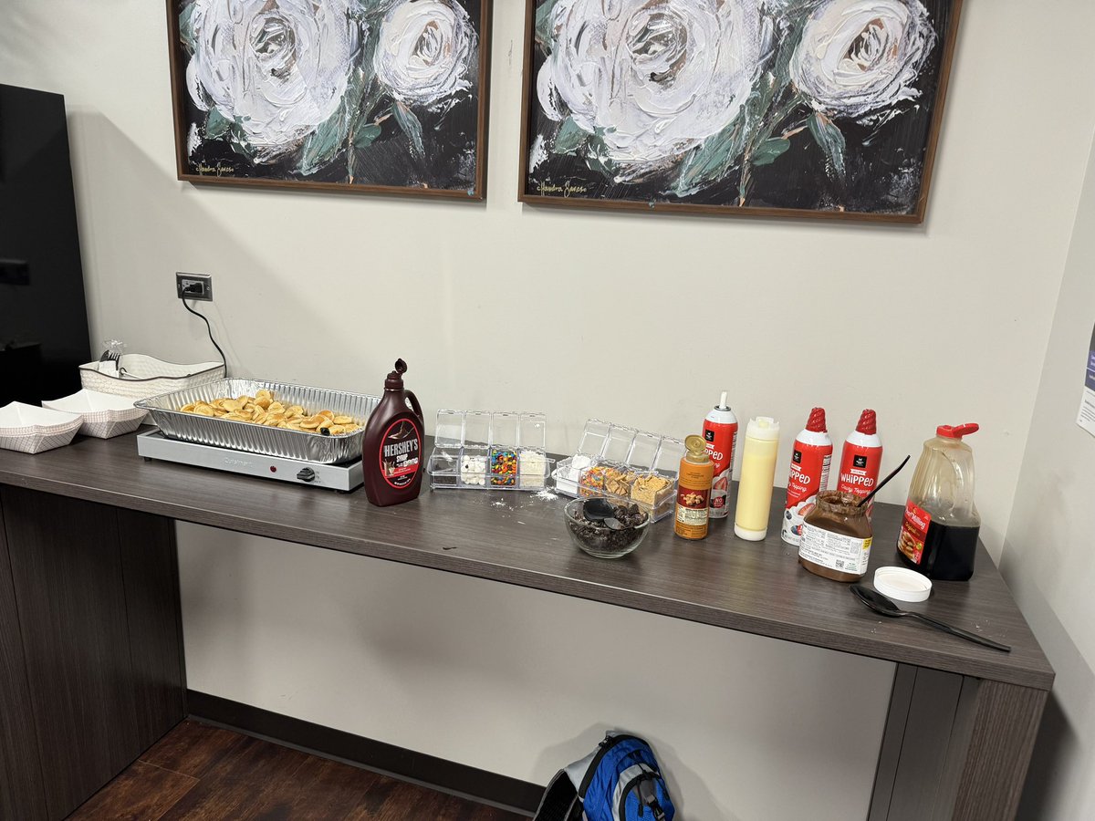 Thank you to our @cepto_org for the delicious Pancake Bar this morning! What a great way to start our Tuesday! We appreciate YOU ALL! @HumbleISD_CE ❤️🚂❤️🥞❤️