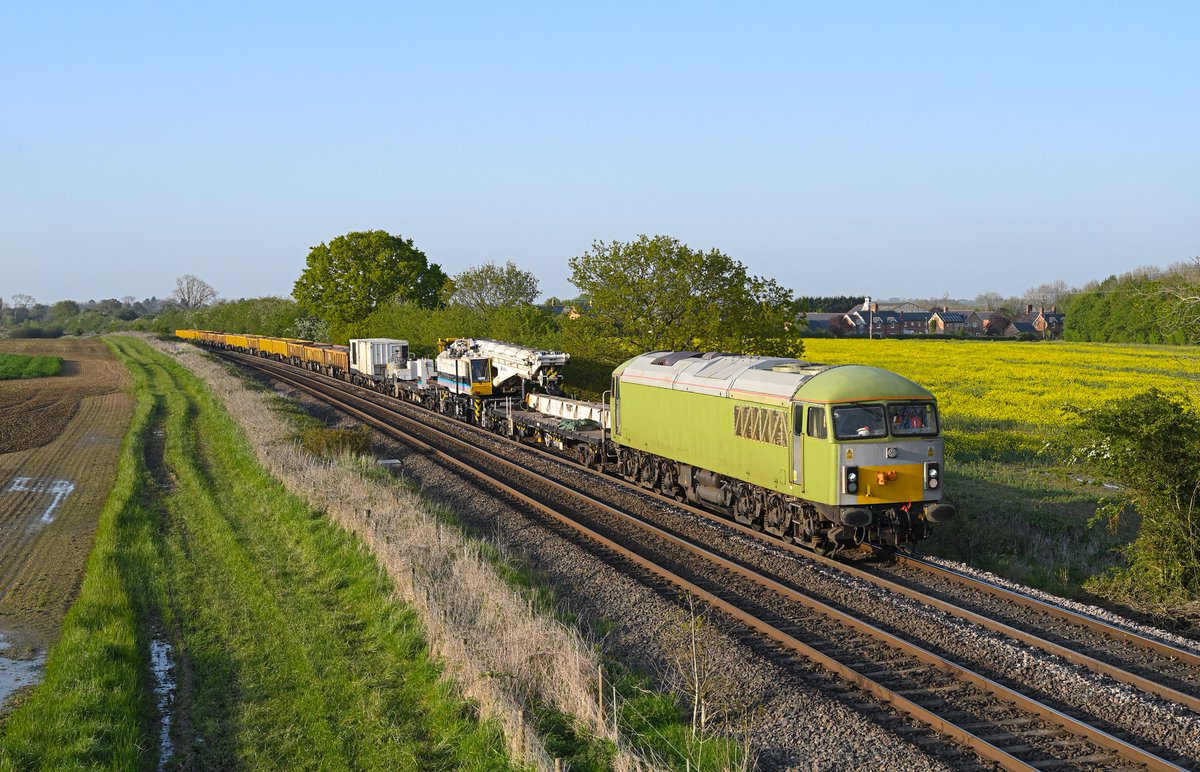 Still wearing undercoat pending repaint later this month, 69010 approaches Langham on 02/05/24 with the 6L15 Toton North Yard to Whitemoor SCO bulk tripper. The former 56065 was built in October 1979 by BREL at Doncaster Works and for many years was a Leicester allocated machine.