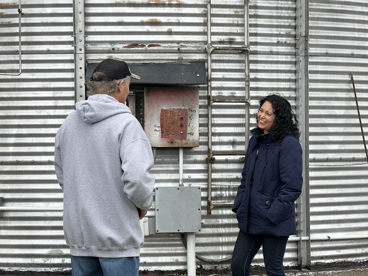 In March, @DepSecXoch visited Jones Farms to learn how their grain farming operation used a Rural Energy for America Program grant to install an energy efficient grain dryer that helped increase productivity, enhance safety, & improve overall business operations. #PhotoOfTheWeek