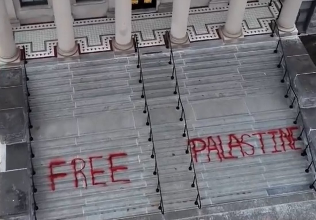 Dear Pro-Palestine Students, If you are going to support Palestine- at least learn how to spell it. ‘Free Palastine.’ 📍 University of Ottawa