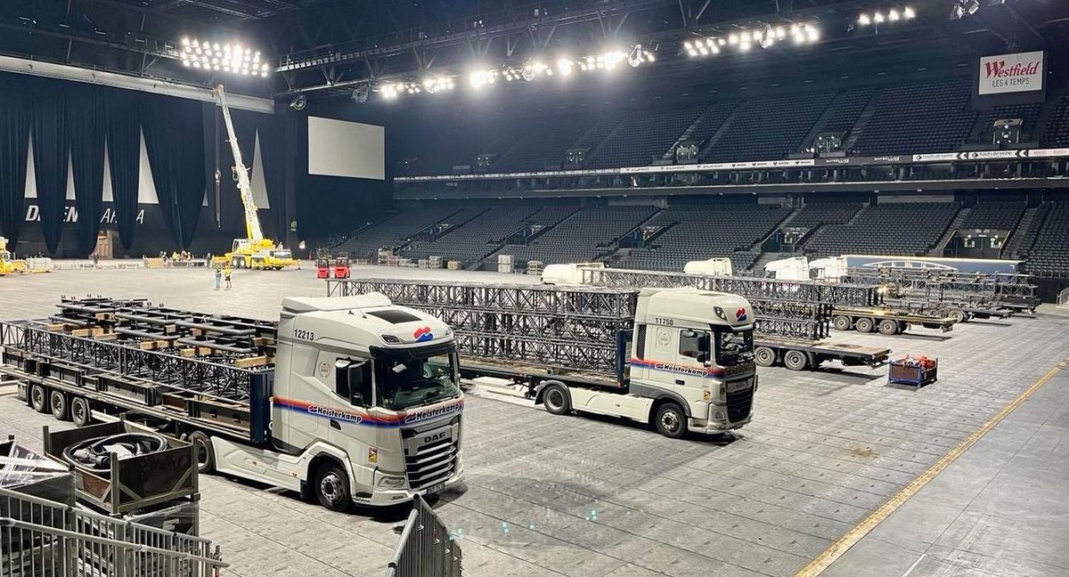 🚨| 'The Eras Tour' stage under construction at Paris La Défense Arena! #ParisTSTheErasTour