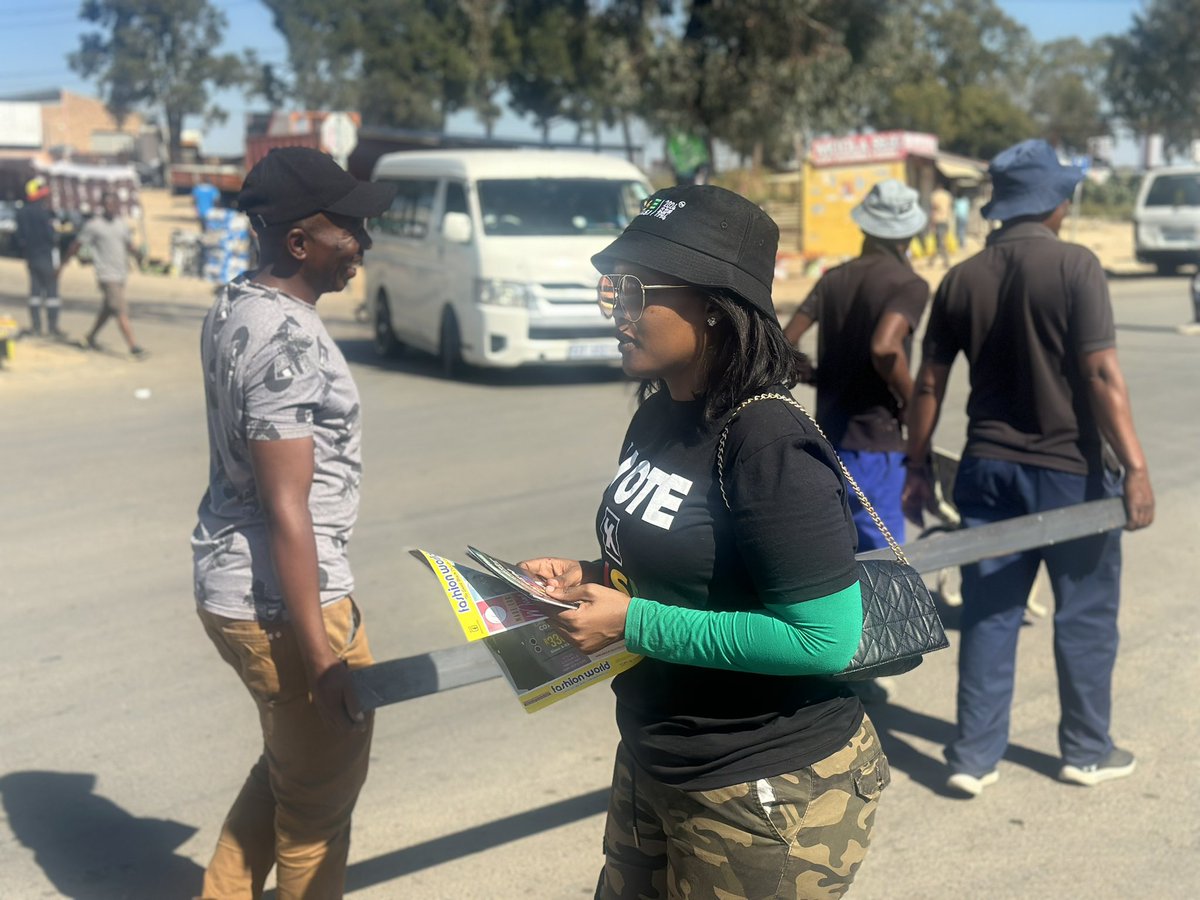 Introducing RISE Mzansi to the communities in Diepsloot. We have a plan to build a safe, prosperous ,equal and united South Africa in one generation.

#WeNeedNewLeaders
#VoteRISEMzansi