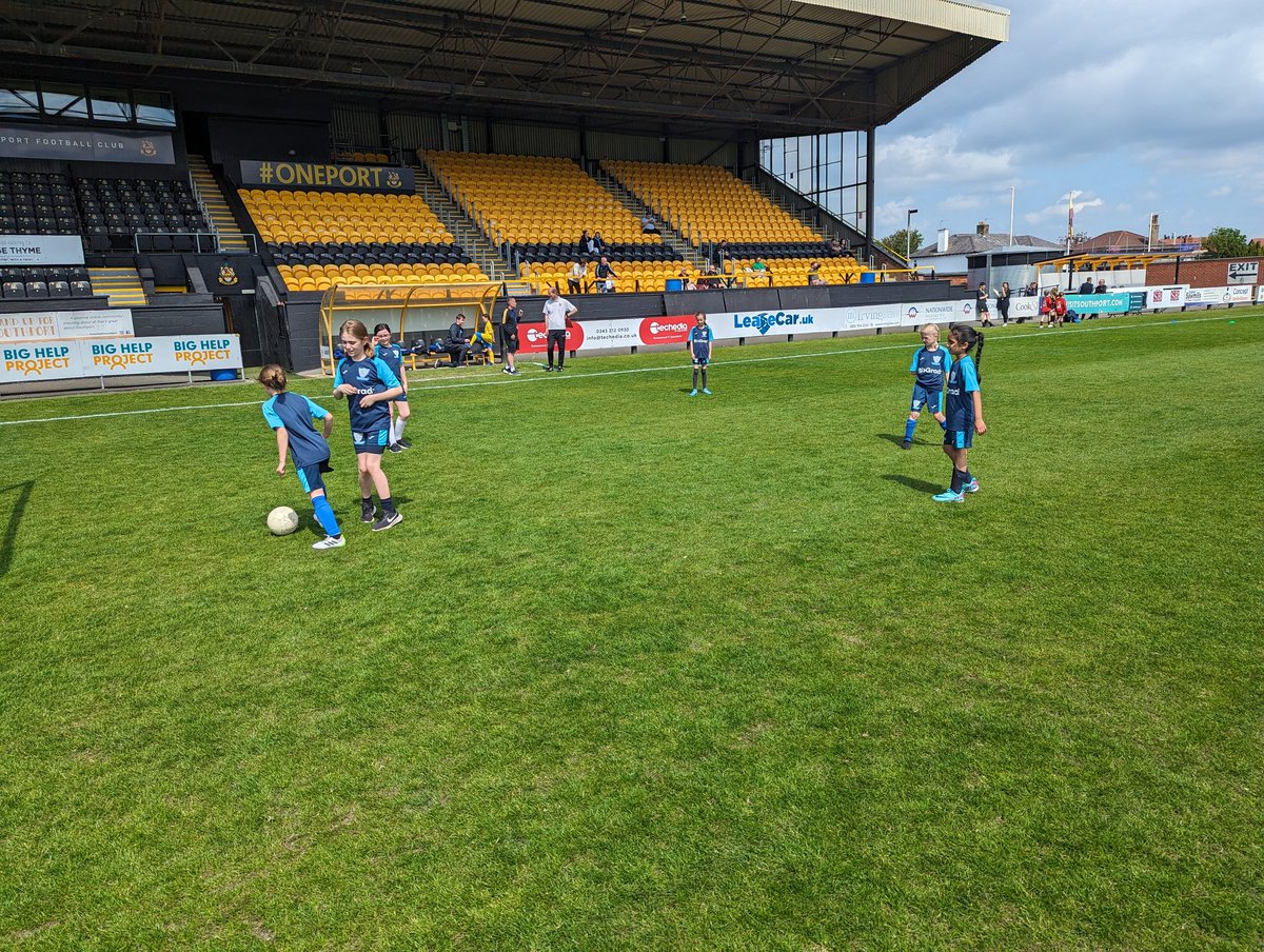 So so proud of these year 3+4 girls who played at Southport FC ground today Greta opportunity won some amazing games and all these should be so proud as they all played every game due to no subs in hot weather @ololprimary_HT @Olol_sport