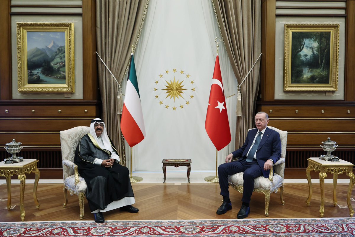 Cumhurbaşkanımız Sayın Recep Tayyip Erdoğan, Türkiye’ye resmî ziyarette bulunan Kuveyt Devlet Emiri Şeyh Mişal El Ahmed El Cabir El Sabah’ı Cumhurbaşkanlığı Külliyesi’nde resmî törenle karşıladı.