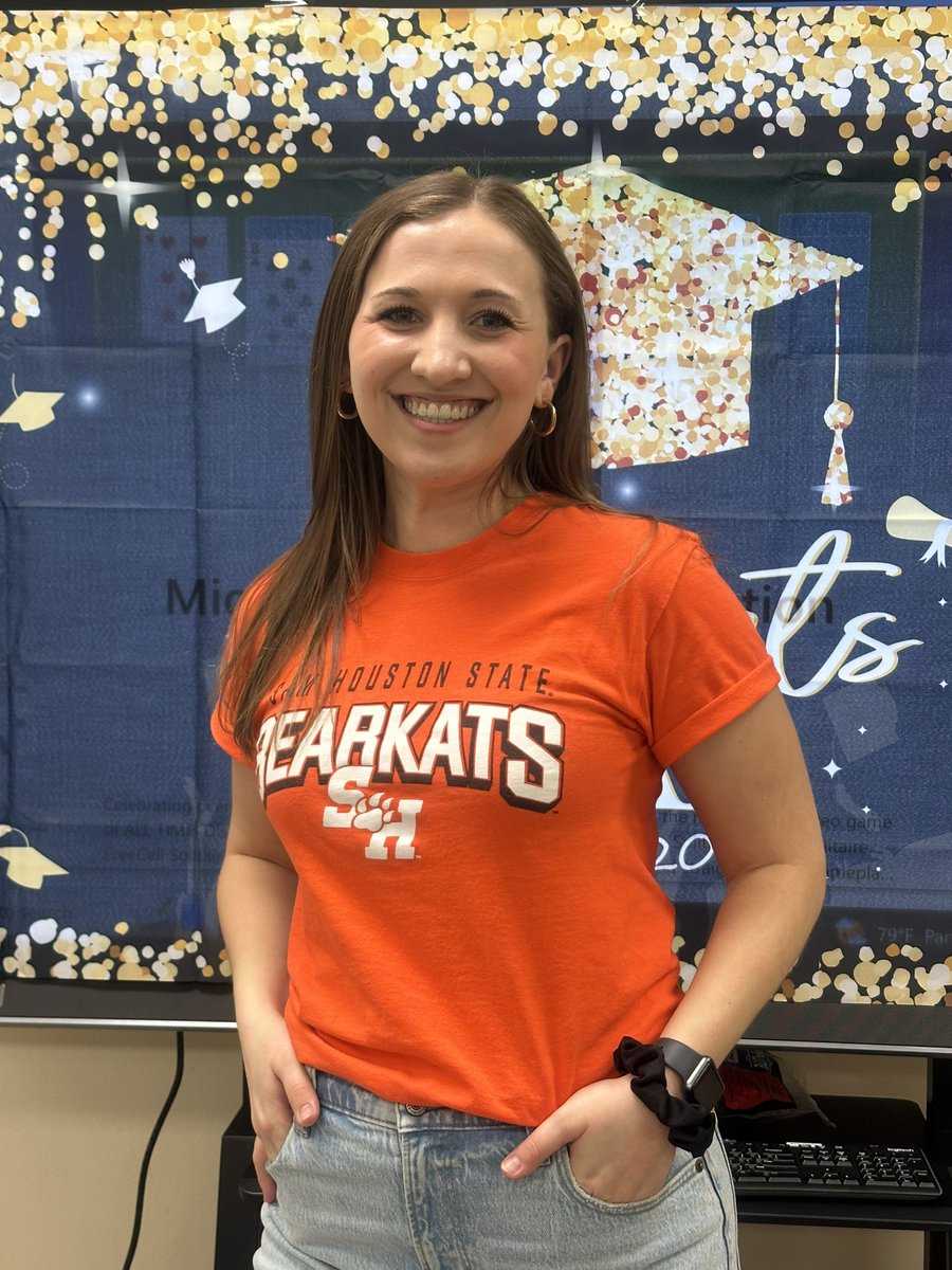 Congratulations Ms. Jagodzinski on completing your graduate program and earning your Master’s degree. The Village is truly proud of you and know even more great things are in store for you! @MsJ202peeps @doccbstewart @Houston_AISD