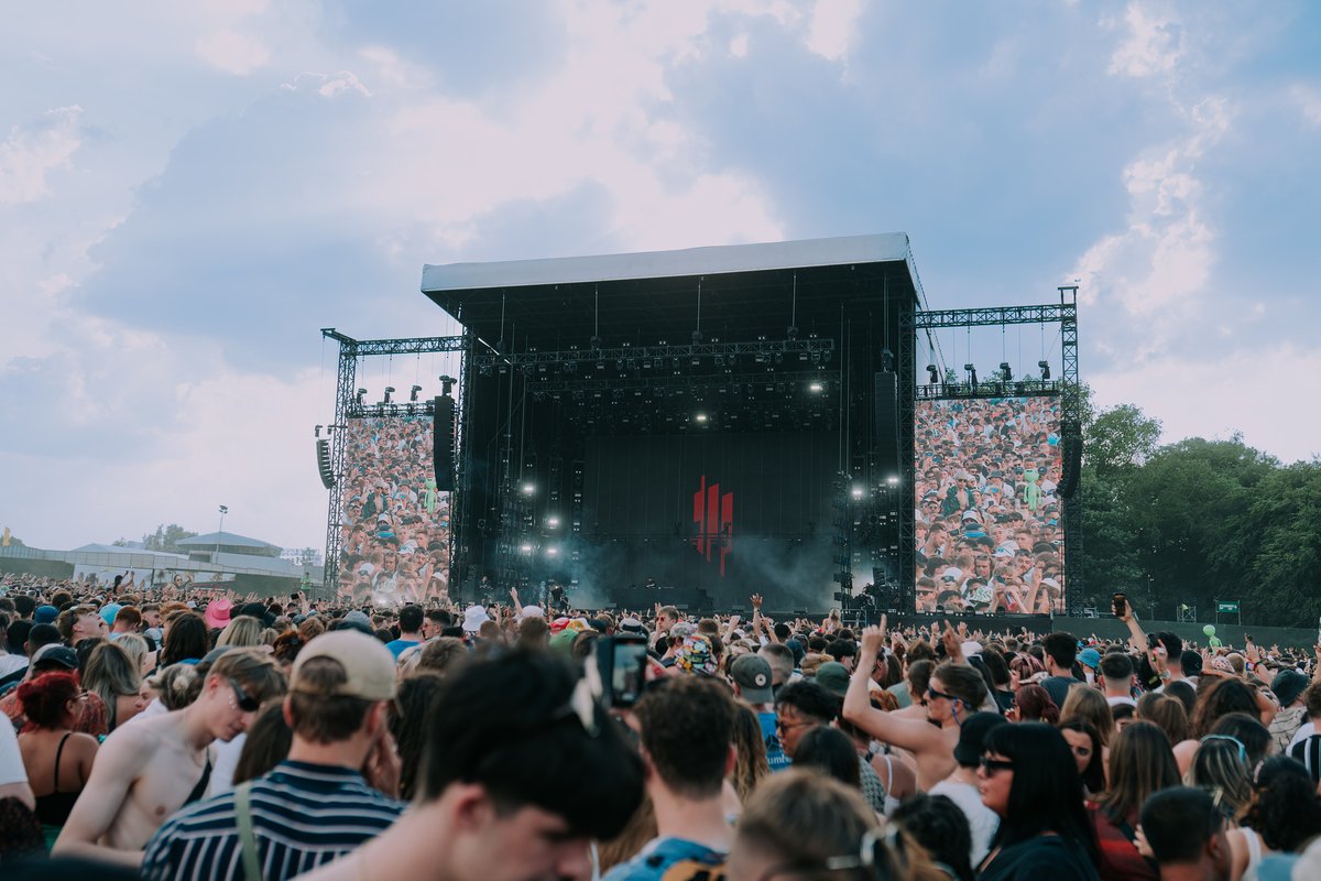 When the sun comes out and the park feels alive again 😍 Tickets are moving quickly and just over a month to go 👀 Don’t miss out 👉 parklife.uk.com RockstarEnergyxParklife