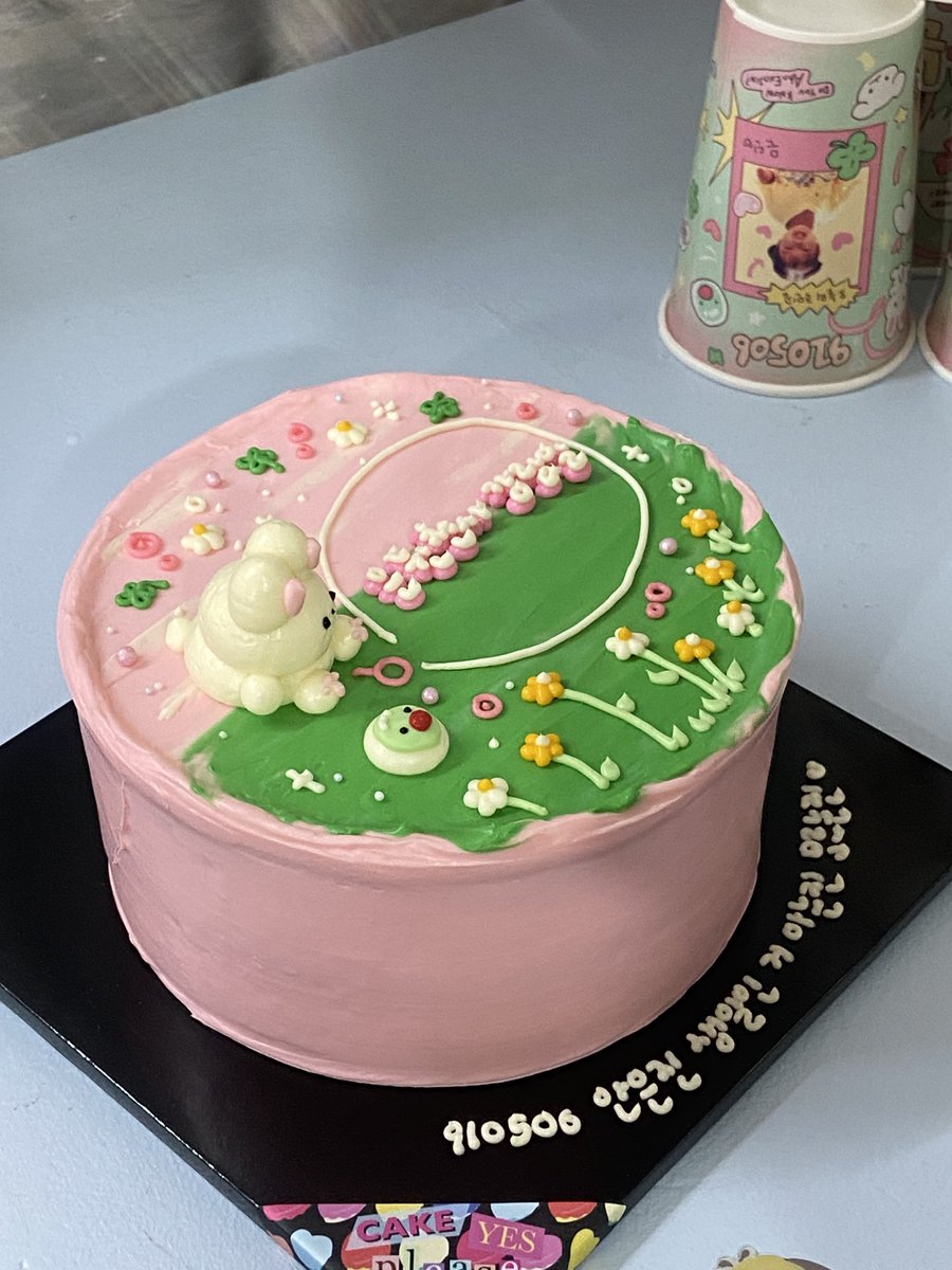 뒤늦은 생일카페 후기💚
안은진으로 가득찬 공간이라 정말 행복했어요
은딘과 관련된 물건이 전부 디테일하게 비치되어있어서 감동적이었어요!!😻
특전 중에 저는 특히 오리지널티켓이 정말정말 마음에 들었습니다>.<
행복한 시간이었어요🤩🤩

#안은진 #은뒨천사강림일 
#HBD_안은진_모르는진