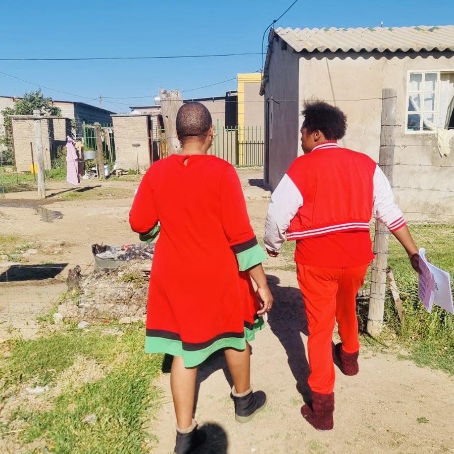 🚨22 Days To Go🚨

The Provincial Treasurer, Fighter @Seipati_Nanyane on Door to Door trail in Edenburg ward8, Kopanong.

Our campaign is person to person, door to door, church by church, school by school - Where we see people we talk to them.

#VoteEFF2024