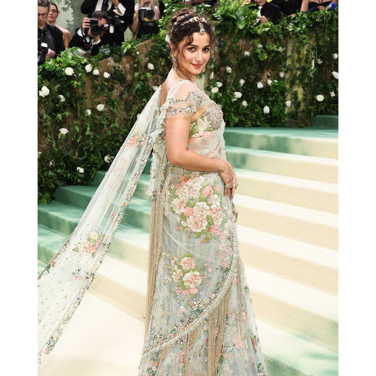 .@aliaa08 is channeling her fairy goddess energy for the Met Gala 2024, resplendent is a custom Sabyasachi creation. And the designer himself pulled all stops for his look.  

➡️telegraphindia.com/my-kolkata/try…

#TryThisToday #MKRecommends #MetGala #Fashion #GardenOfTime